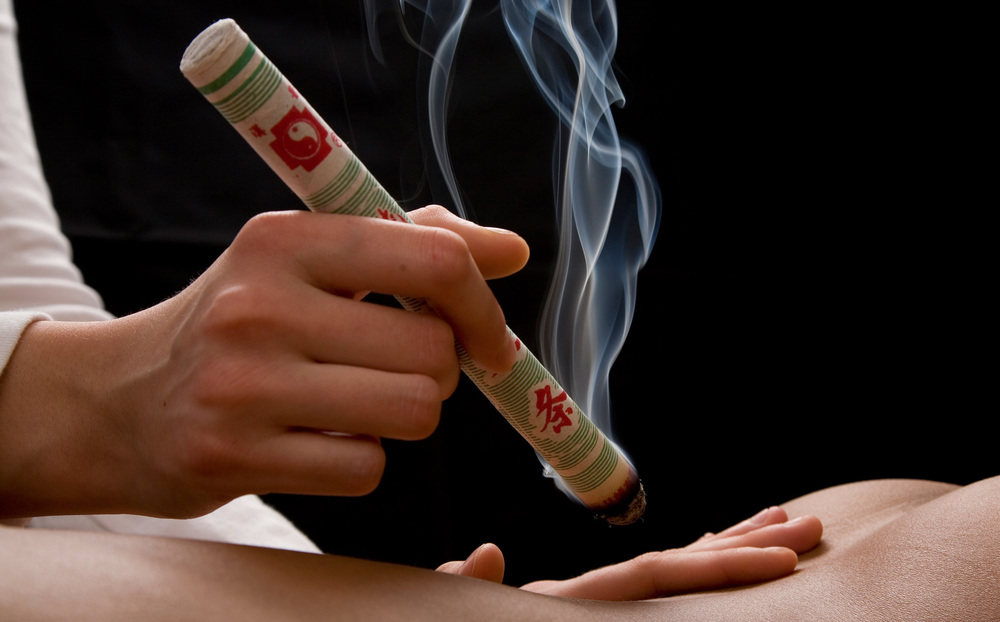 baton de moxa approché du patient